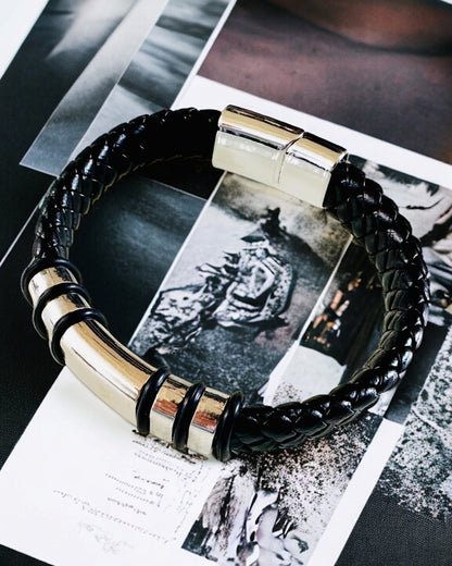 Modische Hip Hop Armbanduhr für Männer mit individuellem Gravur und magnetischem Verschluss – Wählen Sie den Stil mit silbernen oder goldenen Akzenten, 22cm PU-Leder