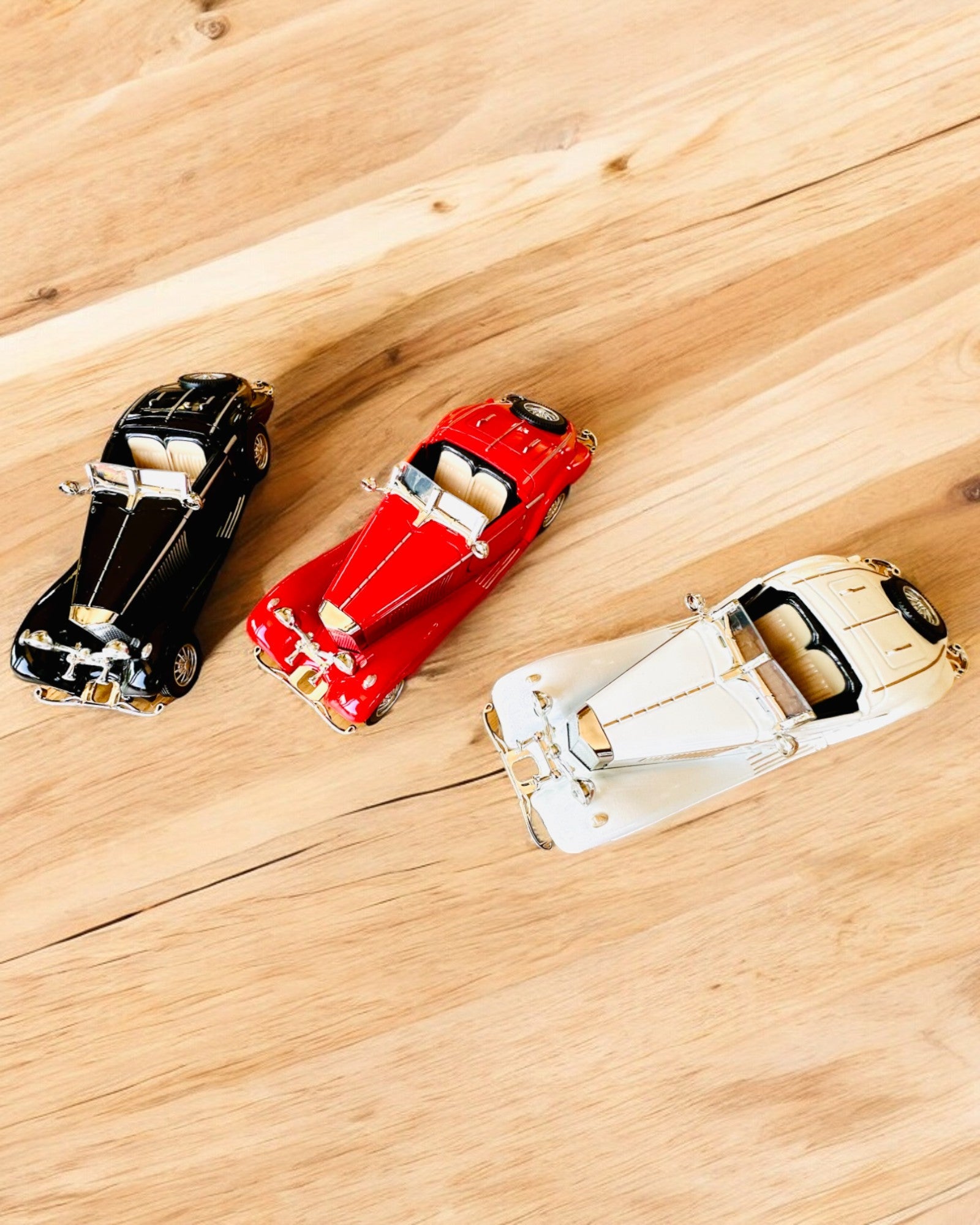 Miniaturmodell klassischer Retro-Autos - Möglichkeit zur Personalisierung als Geschenk mit Gravur, 3 Varianten zur Auswahl