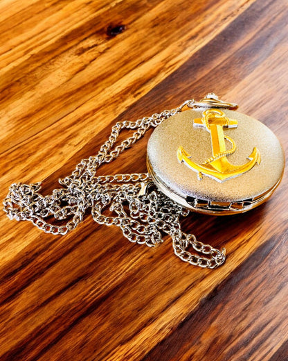 Taschenuhr "Goldener Anker" - Personalisierung für ein Geschenk mit Gravur