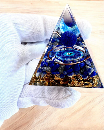 Energetische Orgonit-Pyramide "Zenith" aus Lapislazuli, ideal als Geschenk