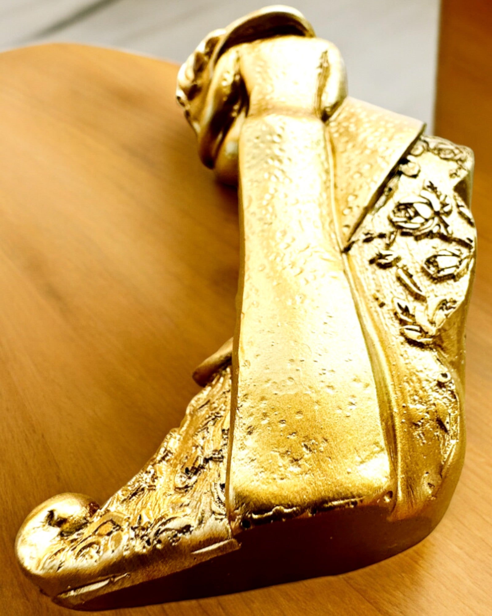 Figur "Ewige Liebe" in gold - 11 cm, Kleine Dekorationsfigur mit Gravuroption