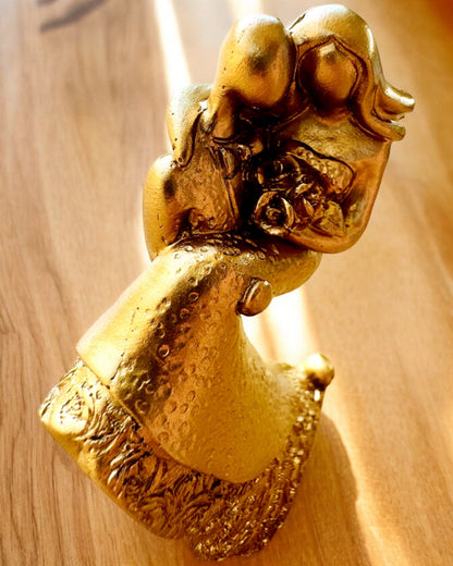 Figur "Ewige Liebe" in gold - 11 cm, Kleine Dekorationsfigur mit Gravuroption