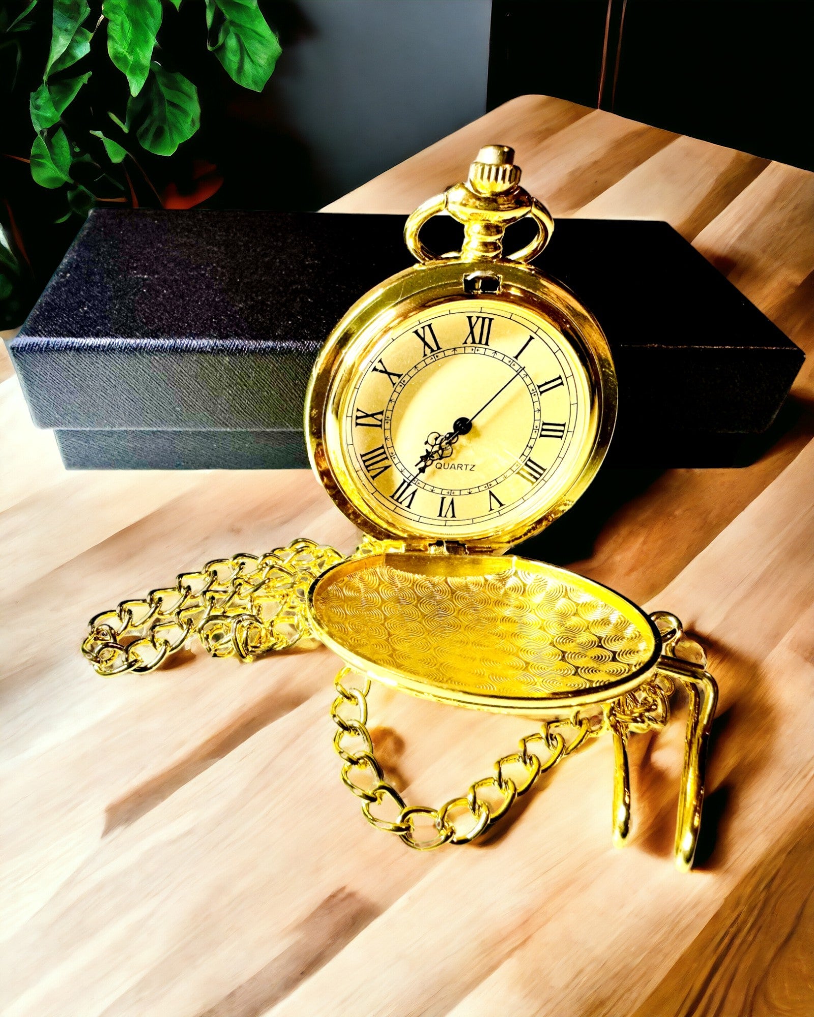 Goldfarbener Vintage Taschenuhr mit Schnitzereien – Elegantes Herrenaccessoire, Ideal als Geschenkidee