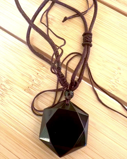 Amulett aus schwarzem Obsidian "Davidstern", Möglichkeit zur Personalisierung mit Gravur als Geschenk