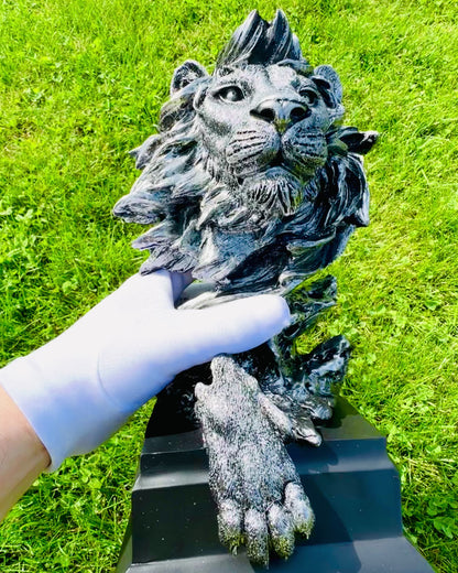 König der Dschungel Löwe - Majestätische Löwenstatue - silberne Farbe, Möglichkeit zur Personalisierung als Geschenk