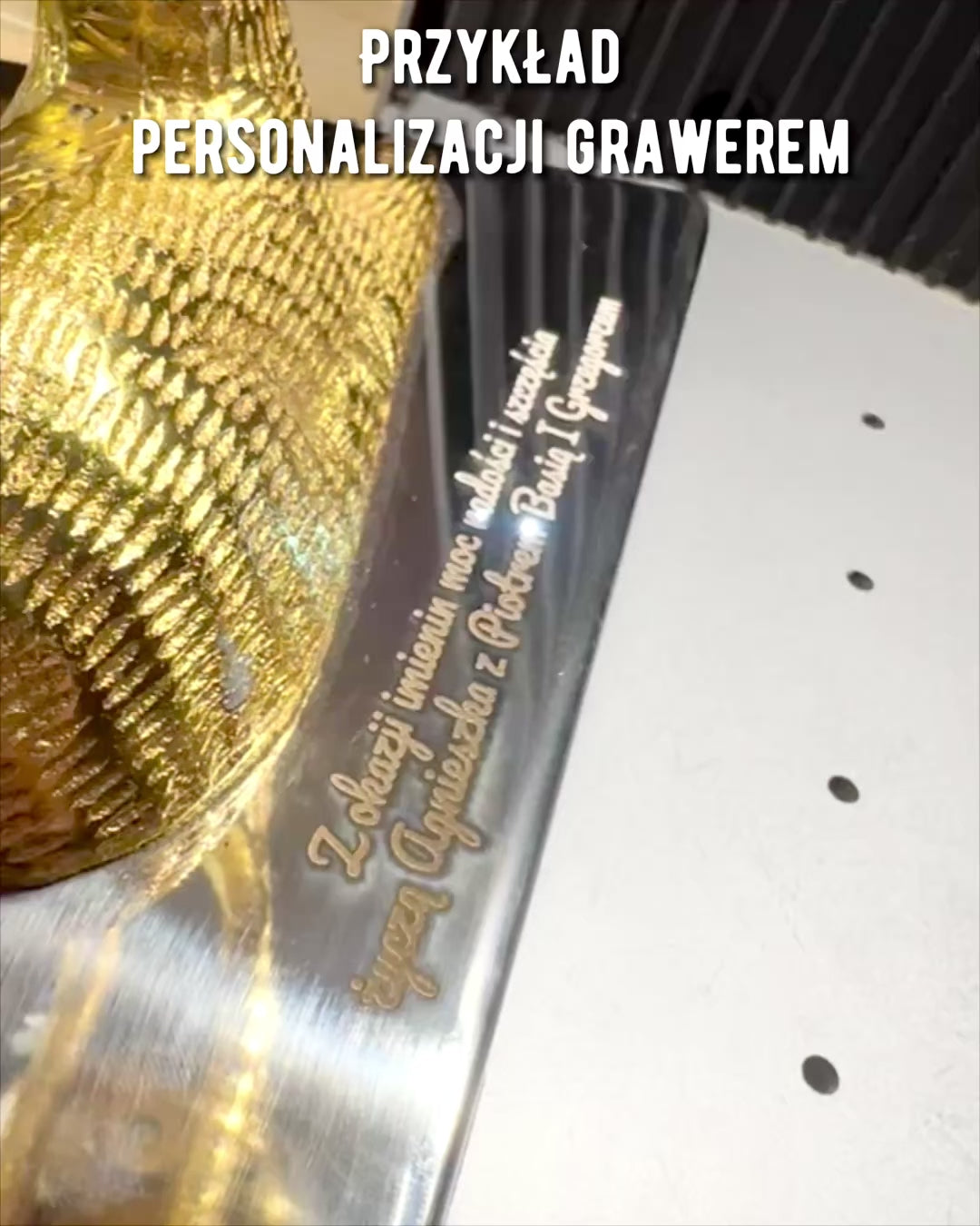 Dekorationsmisa "Hirsch-Trophäe" – Handarbeit aus Indien, Personalisierung durch Gravur